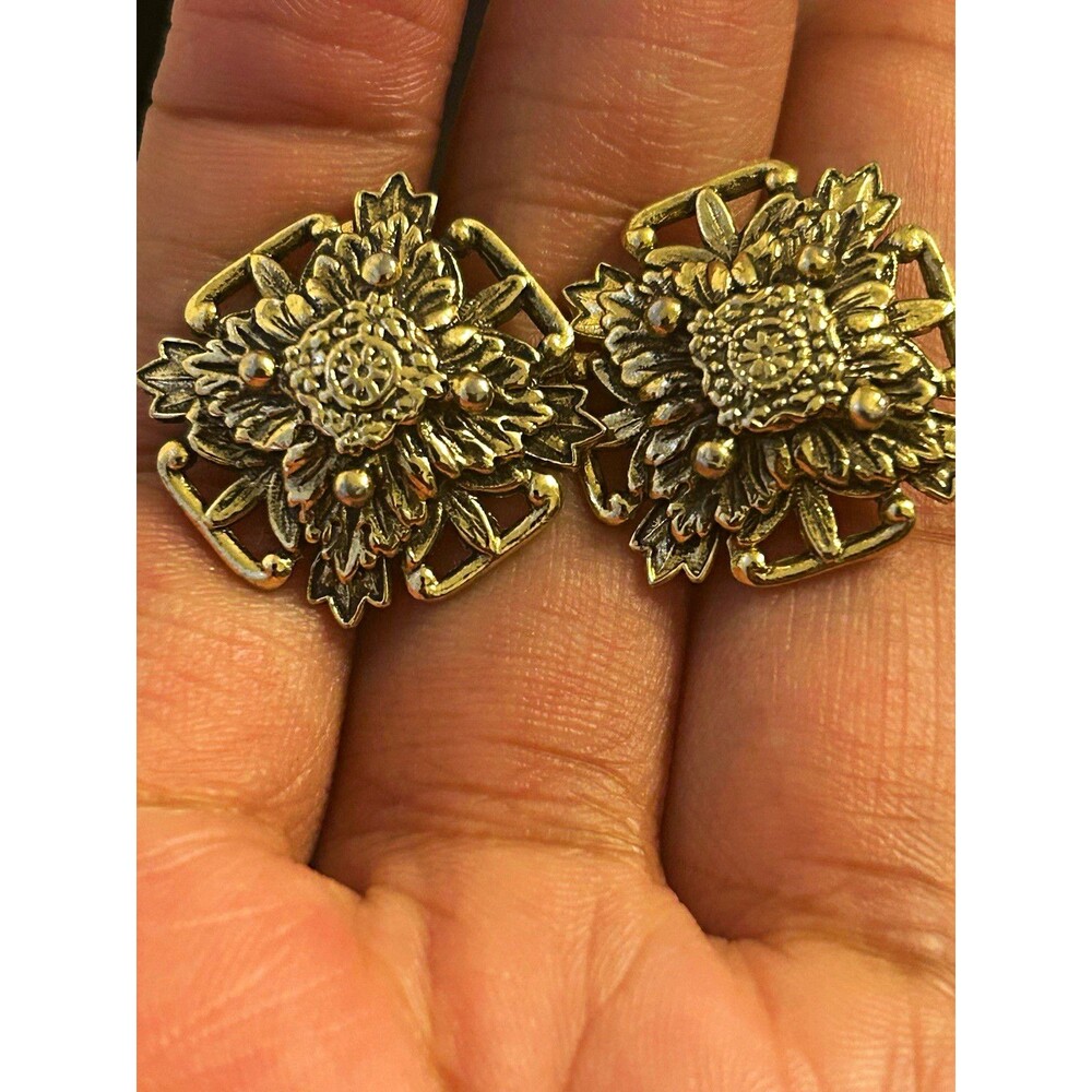 Whitting and Davis Signed Gold Tone Flower Clip-On Earrings Womens